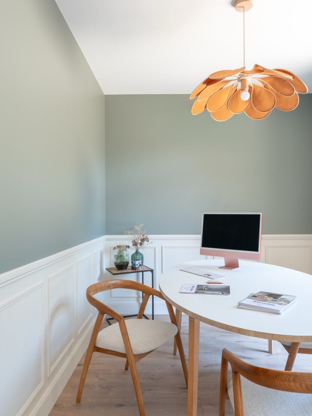 La salle de réunion conçue pour vous accueillir 

Chez Maison Bertille, on aime pratiquer ce qu’on prêche : vos intérieurs doivent vous ressembler !

Cette salle de réunion, c’est un espace pensé pour accueillir vos projets dans les meilleures conditions : lumière soignée, ambiance chaleureuse et inspirante. Un lieu où les idées prennent forme, où l’on pose les plans, où l’on imagine ensemble votre futur intérieur.

Parce qu’un cadre de travail bien pensé, c’est aussi une source de créativité !
On a hâte de vous y accueillir pour échanger sur votre projet.

📸 : @annavazeille 
💡 : @latelierduphoque 

Renovation • Agence • Transformation • Architecture • Intérieur • Decoration